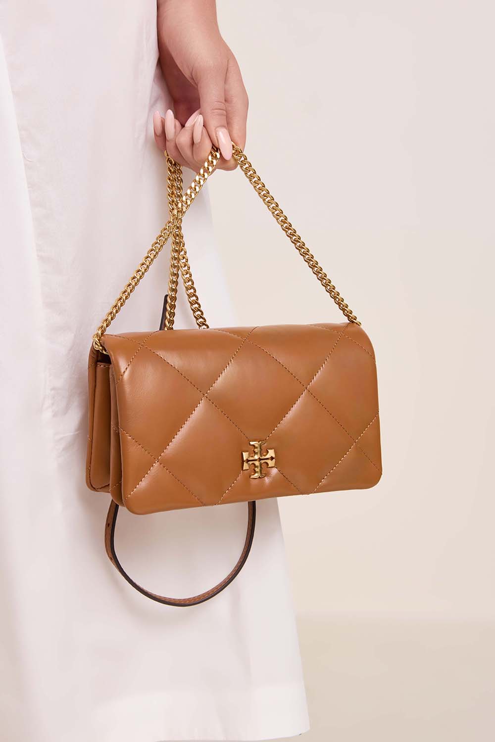 תמונת כל הלוק של תיק ארנק קירה